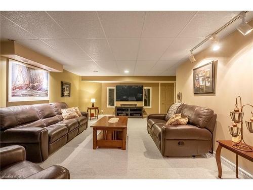 40 Bartok Crescent, Port Colborne, ON - Indoor Photo Showing Living Room