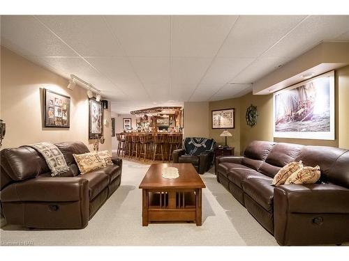 40 Bartok Crescent, Port Colborne, ON - Indoor Photo Showing Living Room