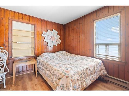 487 Crescent Road, Fort Erie, ON - Indoor Photo Showing Bedroom