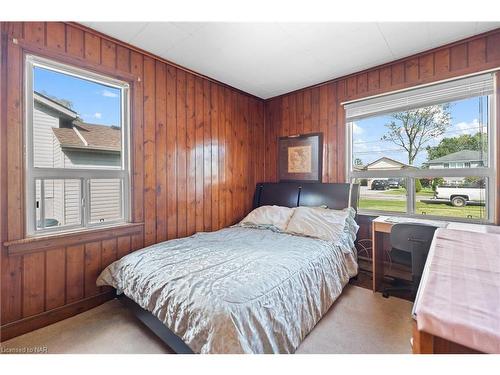 487 Crescent Road, Fort Erie, ON - Indoor Photo Showing Bedroom