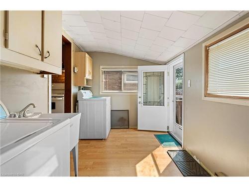 487 Crescent Road, Fort Erie, ON - Indoor Photo Showing Laundry Room