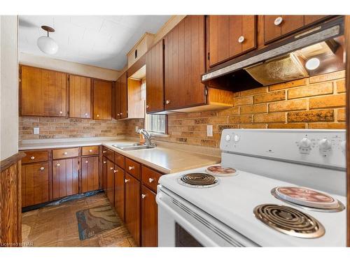 487 Crescent Road, Fort Erie, ON - Indoor Photo Showing Kitchen With Double Sink