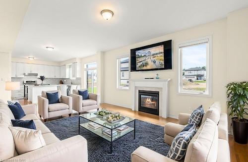 34 Oriole Crescent, Port Colborne, ON - Indoor Photo Showing Living Room With Fireplace