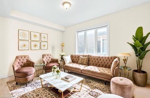 34 Oriole Crescent, Port Colborne, ON - Indoor Photo Showing Living Room