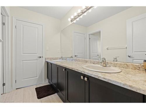 34 Oriole Crescent, Port Colborne, ON - Indoor Photo Showing Bathroom