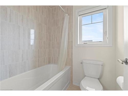 34 Oriole Crescent, Port Colborne, ON - Indoor Photo Showing Bathroom