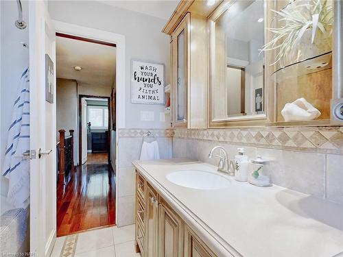 43 Ramsey Street, St. Catharines, ON - Indoor Photo Showing Bathroom