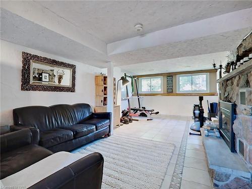 43 Ramsey Street, St. Catharines, ON - Indoor Photo Showing Living Room