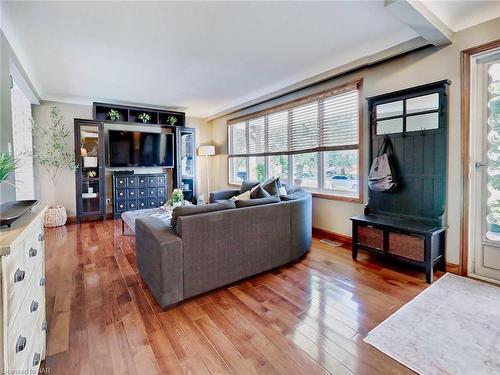 43 Ramsey Street, St. Catharines, ON - Indoor Photo Showing Living Room