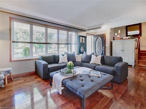 43 Ramsey Street, St. Catharines, ON - Indoor Photo Showing Living Room