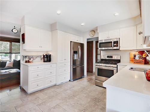 43 Ramsey Street, St. Catharines, ON - Indoor Photo Showing Kitchen