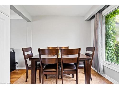 30 Black Knight Road, St. Catharines, ON - Indoor Photo Showing Dining Room