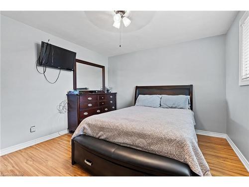 30 Black Knight Road, St. Catharines, ON - Indoor Photo Showing Bedroom