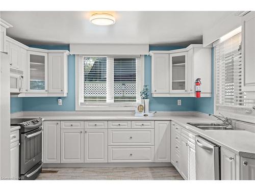 14 Firelane 14A, Niagara-On-The-Lake, ON - Indoor Photo Showing Kitchen With Double Sink