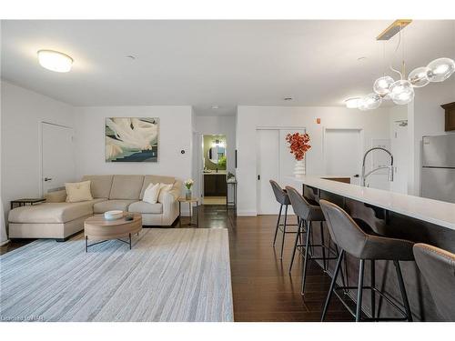 305-26 Wellington Street, St. Catharines, ON - Indoor Photo Showing Living Room