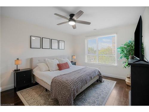 305-26 Wellington Street, St. Catharines, ON - Indoor Photo Showing Bedroom