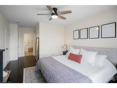 305-26 Wellington Street, St. Catharines, ON - Indoor Photo Showing Bedroom