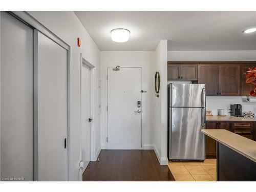 305-26 Wellington Street, St. Catharines, ON - Indoor Photo Showing Kitchen