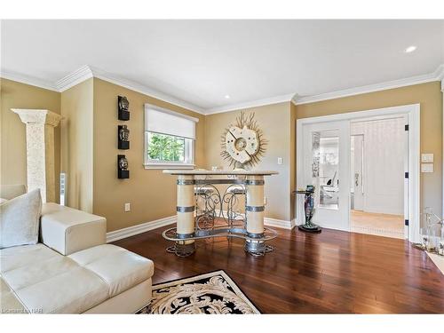 181 Lakeshore Road, St. Catharines, ON - Indoor Photo Showing Living Room