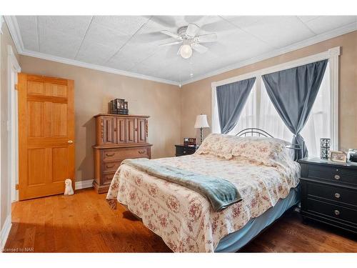 552 Fairview Road, Fort Erie, ON - Indoor Photo Showing Bedroom