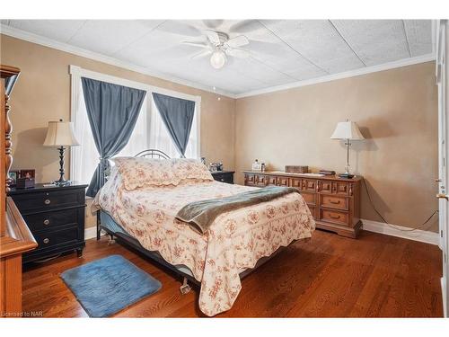 552 Fairview Road, Fort Erie, ON - Indoor Photo Showing Bedroom