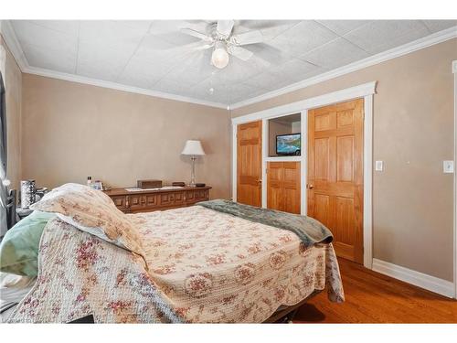 552 Fairview Road, Fort Erie, ON - Indoor Photo Showing Bedroom