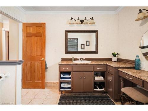 552 Fairview Road, Fort Erie, ON - Indoor Photo Showing Bathroom