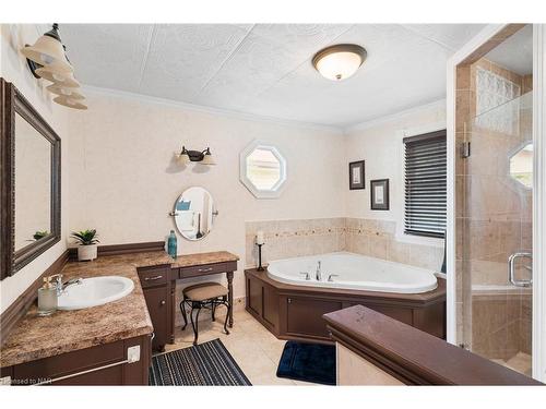 552 Fairview Road, Fort Erie, ON - Indoor Photo Showing Bathroom