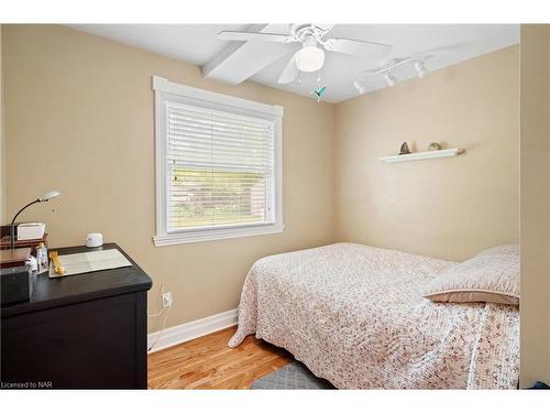 552 Fairview Road, Fort Erie, ON - Indoor Photo Showing Bedroom