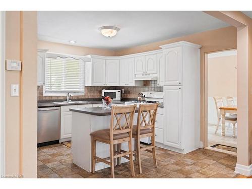 552 Fairview Road, Fort Erie, ON - Indoor Photo Showing Kitchen