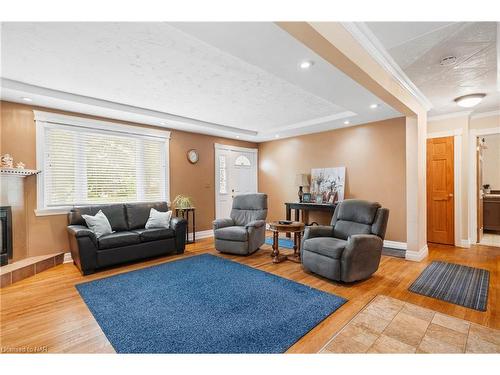 552 Fairview Road, Fort Erie, ON - Indoor Photo Showing Living Room With Fireplace