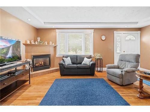 552 Fairview Road, Fort Erie, ON - Indoor Photo Showing Living Room With Fireplace