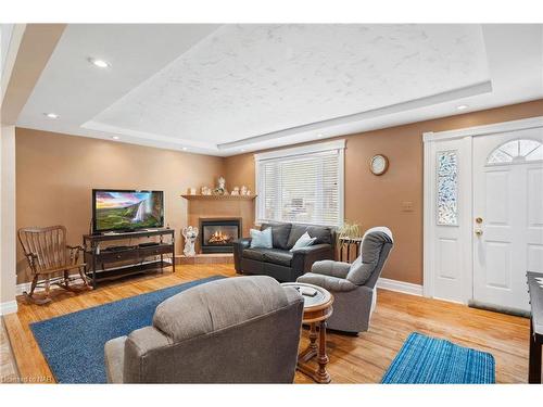 552 Fairview Road, Fort Erie, ON - Indoor Photo Showing Living Room With Fireplace