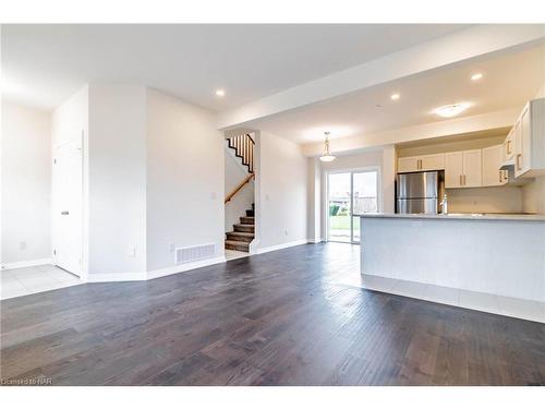 24-397 Garrison Road, Fort Erie, ON - Indoor Photo Showing Kitchen