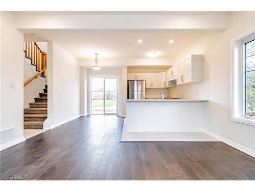 24-397 Garrison Road, Fort Erie, ON - Indoor Photo Showing Kitchen