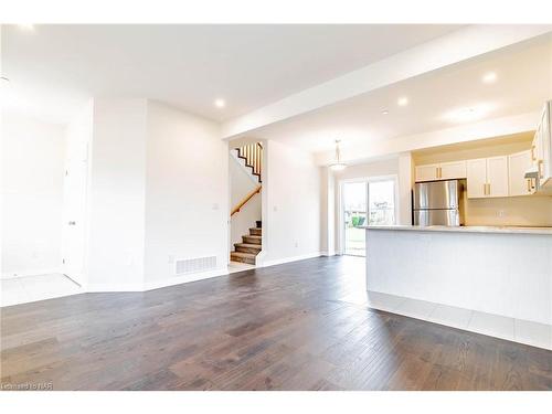 24-397 Garrison Road, Fort Erie, ON - Indoor Photo Showing Kitchen