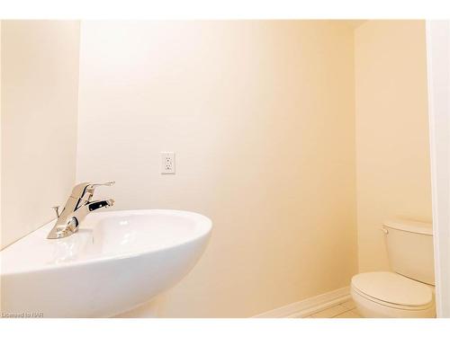 24-397 Garrison Road, Fort Erie, ON - Indoor Photo Showing Bathroom