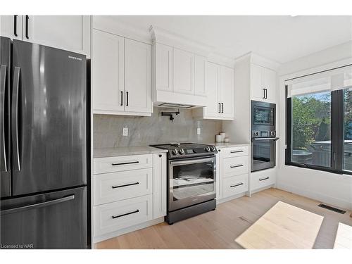 47 Golden Boulevard, St. Catharines, ON - Indoor Photo Showing Kitchen With Upgraded Kitchen