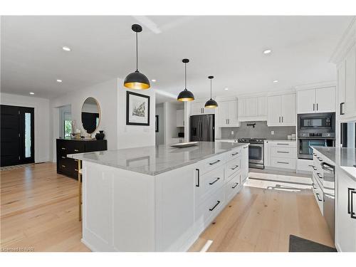 47 Golden Boulevard, St. Catharines, ON - Indoor Photo Showing Kitchen With Upgraded Kitchen