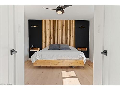 47 Golden Boulevard, St. Catharines, ON - Indoor Photo Showing Bedroom