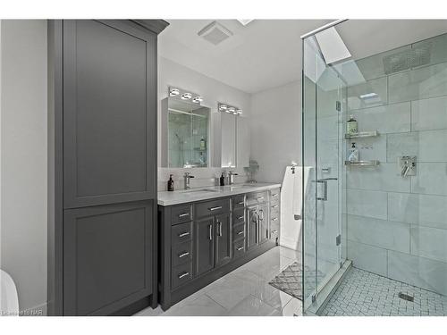 47 Golden Boulevard, St. Catharines, ON - Indoor Photo Showing Bathroom