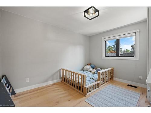 47 Golden Boulevard, St. Catharines, ON - Indoor Photo Showing Bedroom