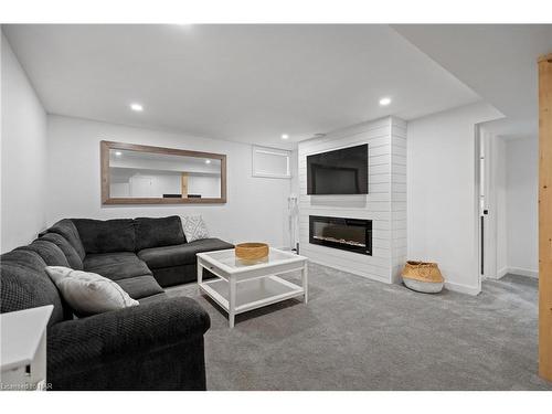 47 Golden Boulevard, St. Catharines, ON - Indoor Photo Showing Living Room With Fireplace