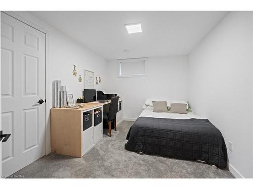 47 Golden Boulevard, St. Catharines, ON - Indoor Photo Showing Bedroom