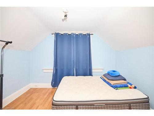 114 Welland Street N, Thorold, ON - Indoor Photo Showing Bedroom