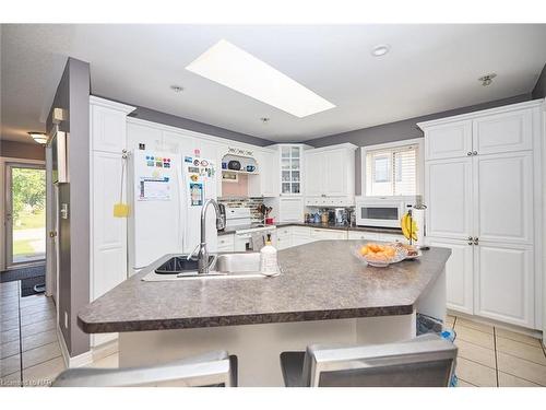 8040 Post Road, Niagara Falls, ON - Indoor Photo Showing Kitchen