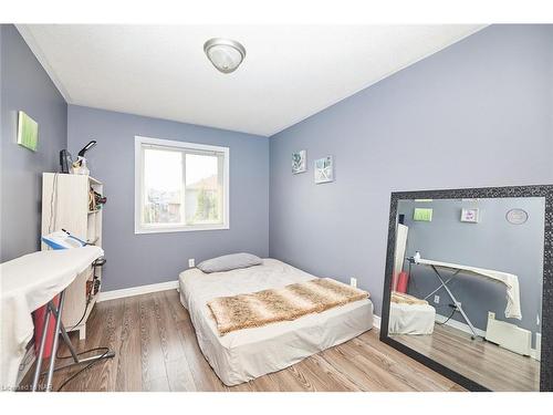 8040 Post Road, Niagara Falls, ON - Indoor Photo Showing Bedroom