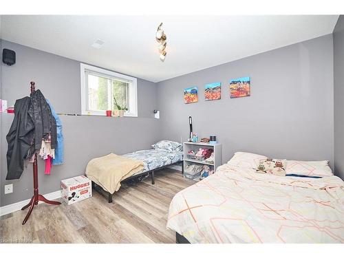 8040 Post Road, Niagara Falls, ON - Indoor Photo Showing Bedroom