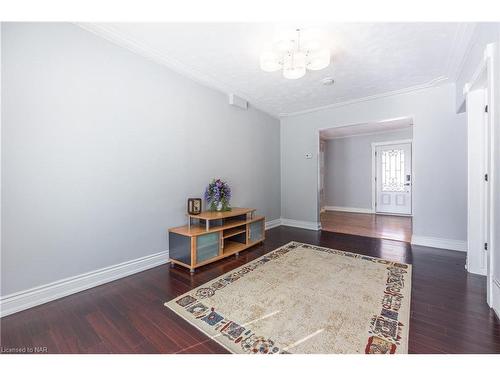 5060 Ontario Avenue, Niagara Falls, ON - Indoor Photo Showing Other Room