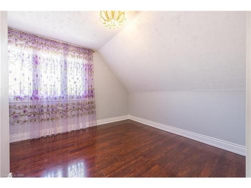 5060 Ontario Avenue, Niagara Falls, ON - Indoor Photo Showing Other Room